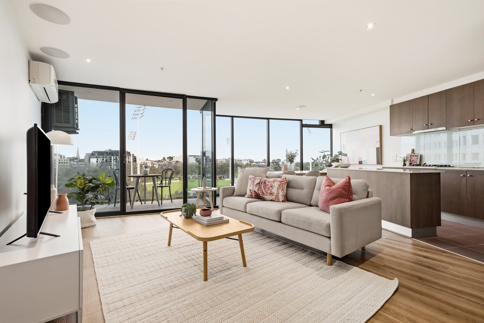 806/83 Queens Road, Melbourne, Melbourne - Thumbnail 3