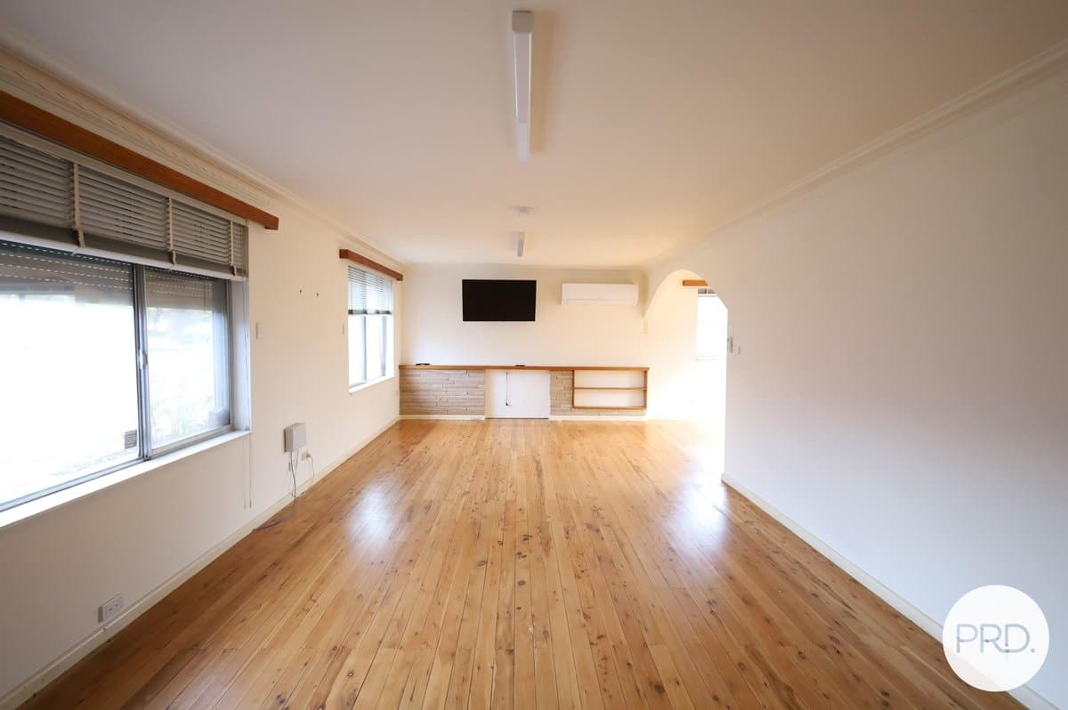 25 Lawson Crescent, ORANGE NSW 2800, Orange - Thumbnail 2