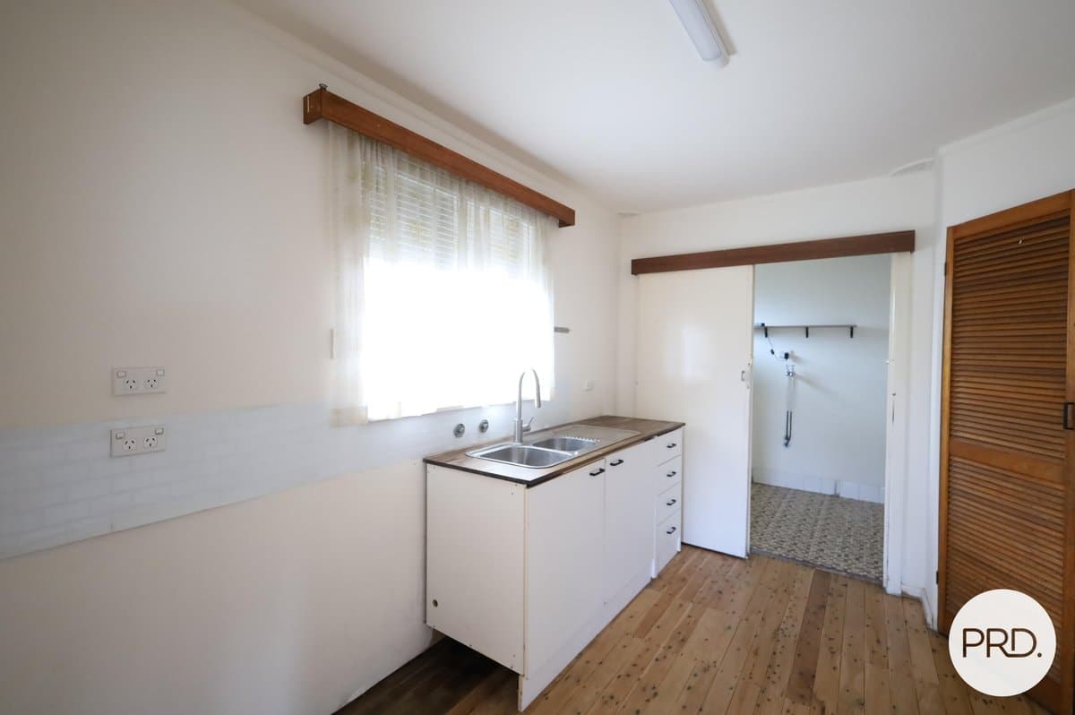 25 Lawson Crescent, ORANGE NSW 2800, Orange - Thumbnail 4