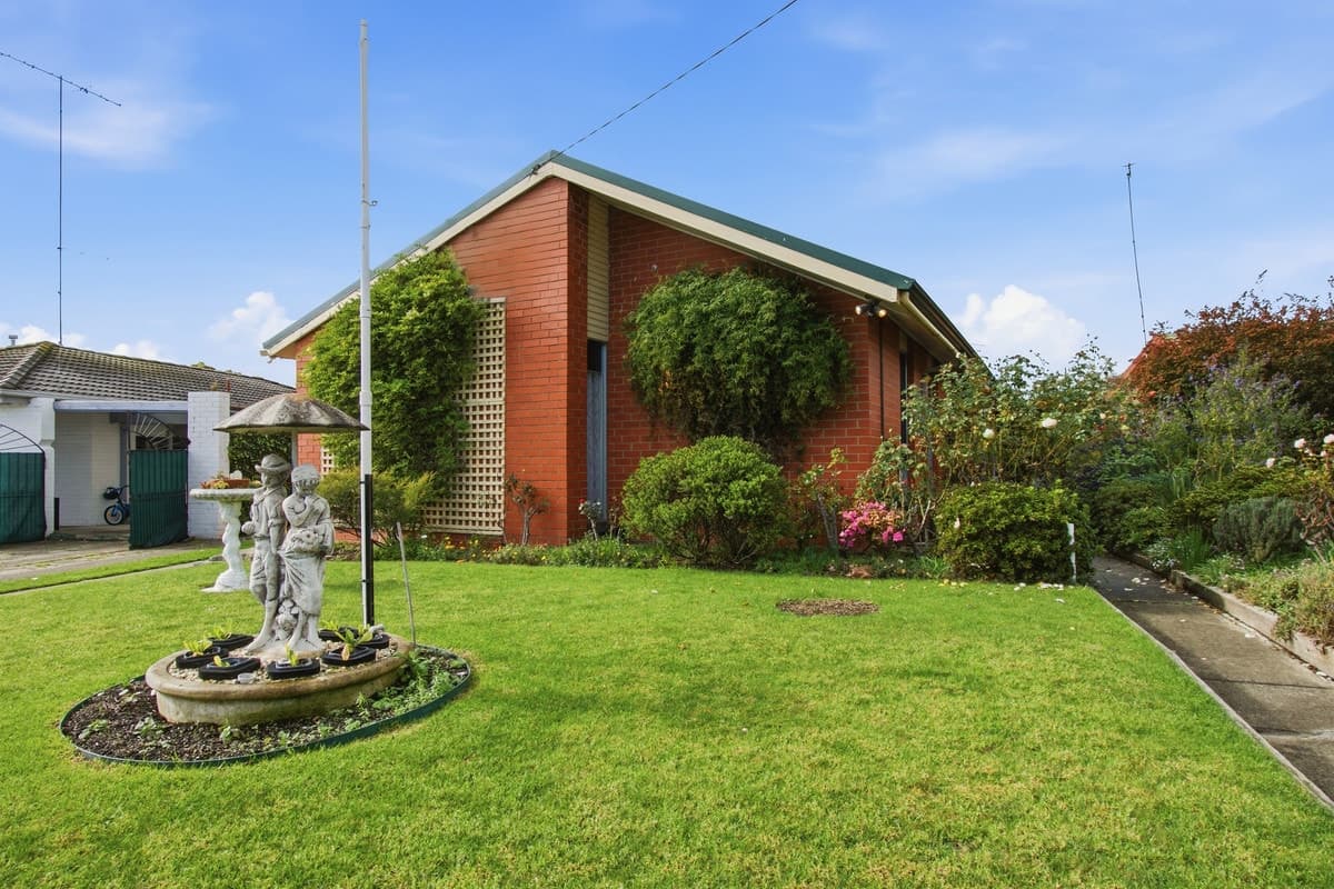 42 Hawthorn Crescent, Churchill VIC 3842, Churchill - Thumbnail 2