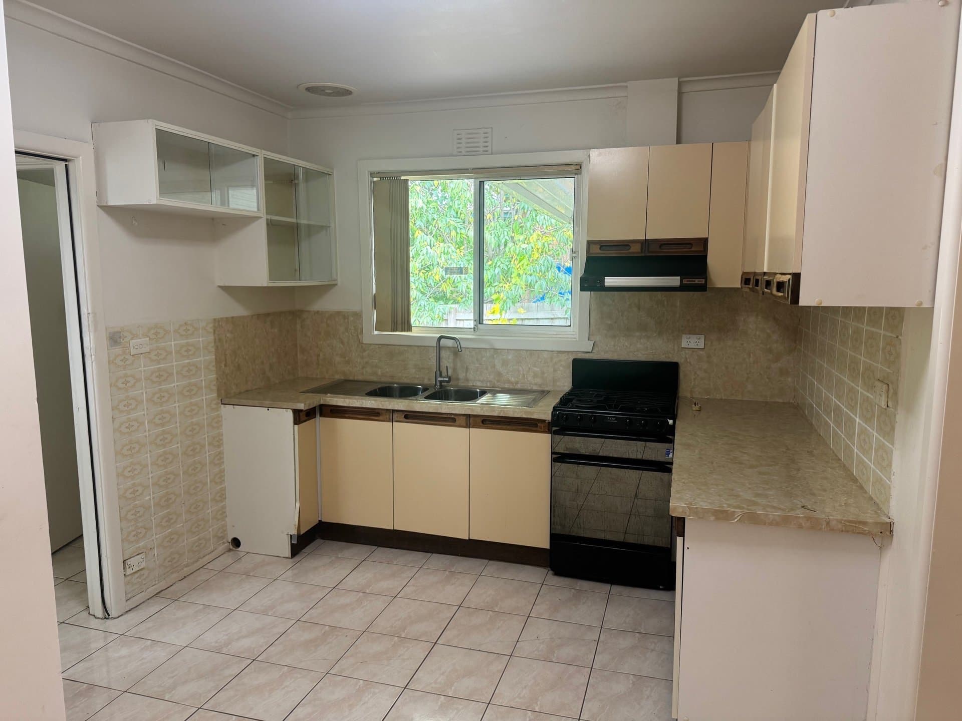 5 Oakham Avenue, Burwood East, Burwood East - Image 1