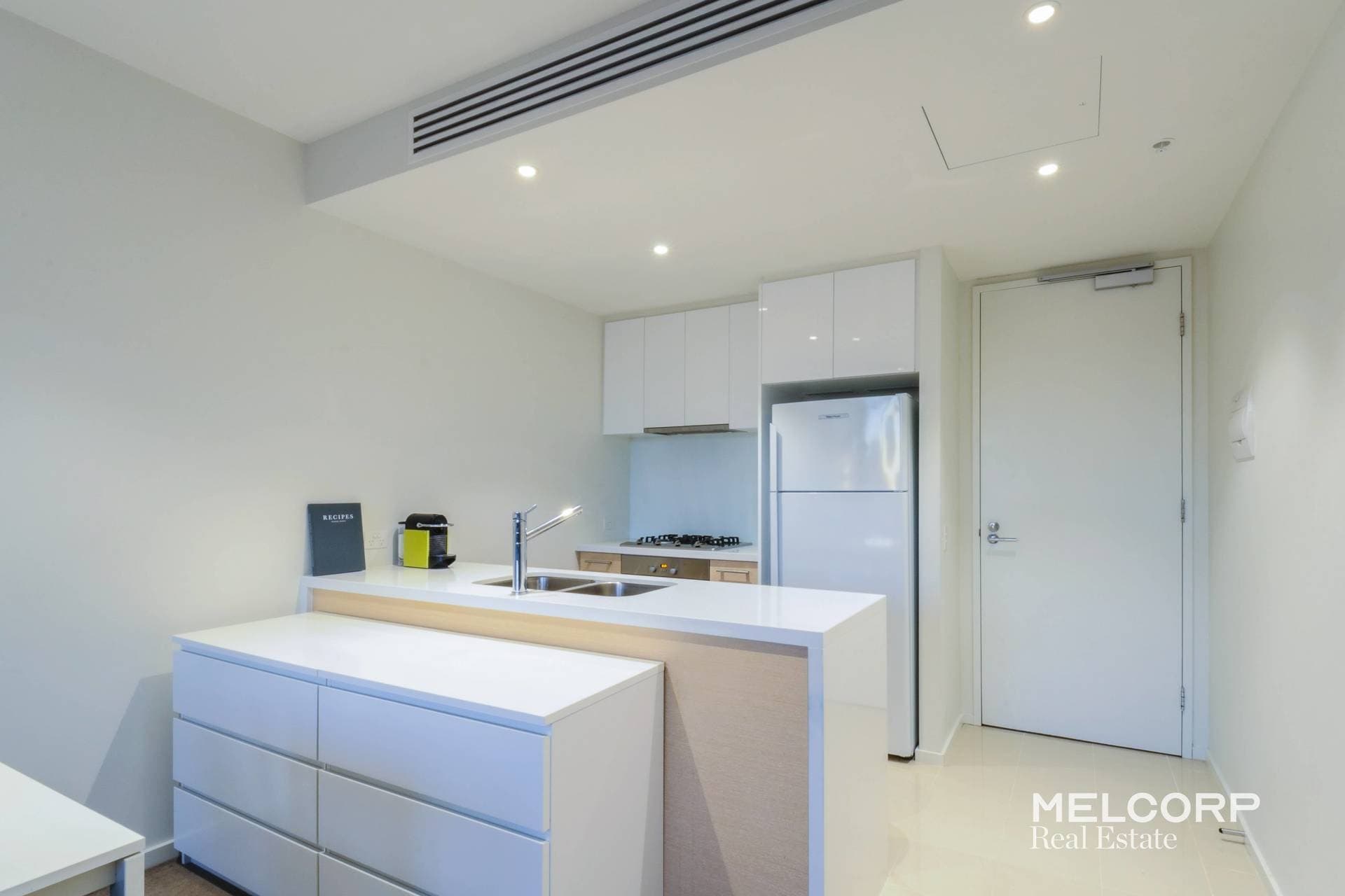 2401/318 Russell Street, Melbourne, VIC 3000, Melbourne - Thumbnail 2