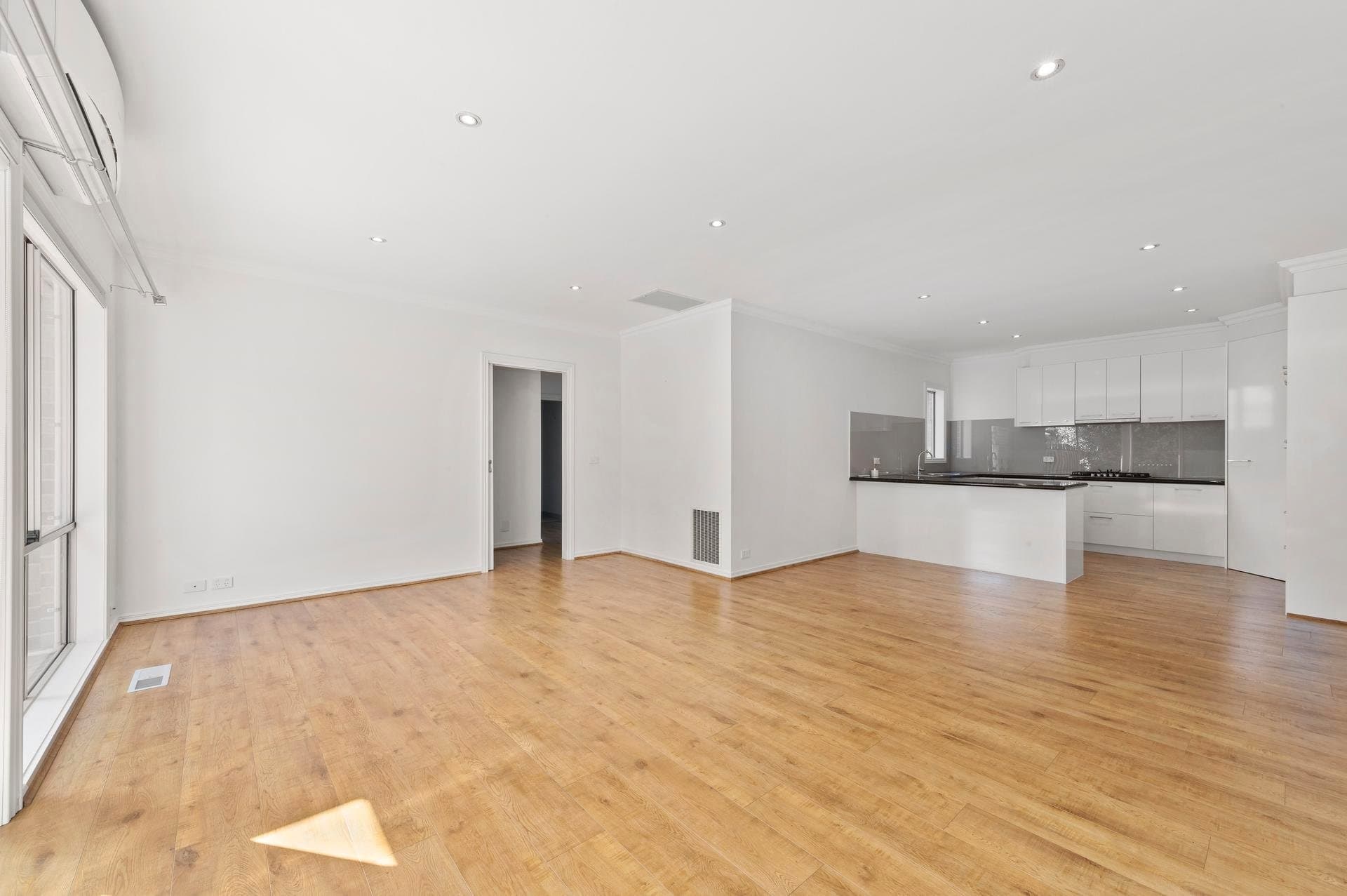 14 Elizabeth Street, Doncaster East, Doncaster East - Thumbnail 4