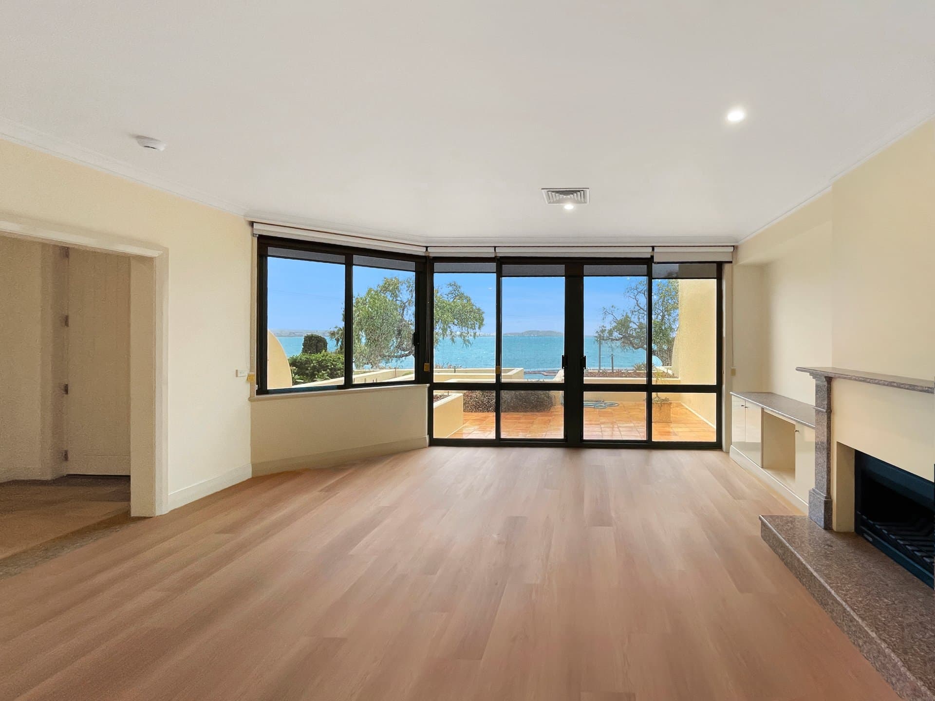 61 Eastern Beach Road, Geelong, Geelong - Thumbnail 4
