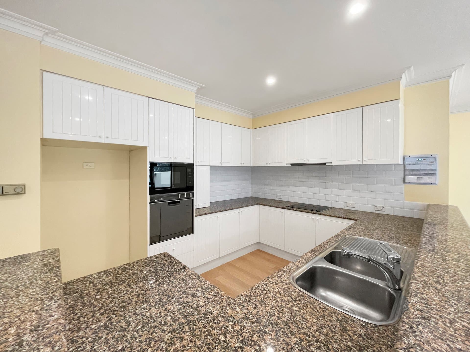 61 Eastern Beach Road, Geelong, Geelong - Thumbnail 6