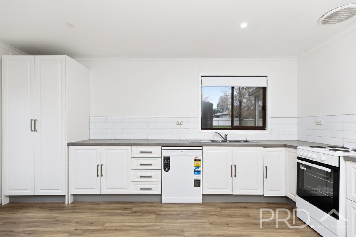 77 Lockhart Street, ADELONG NSW 2729, Adelong - Thumbnail 3