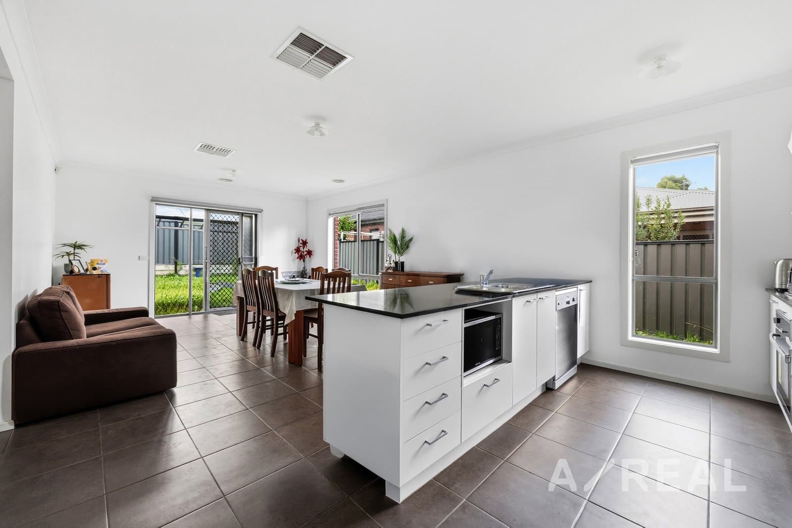 92 Langdon Drive, Mernda VIC 3754, Mernda - Thumbnail 3