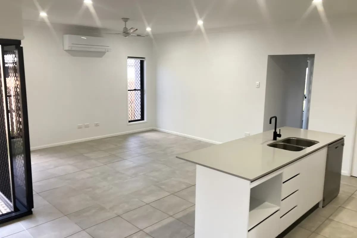 32 Phelps Circuit, Kirkwood - Thumbnail 2