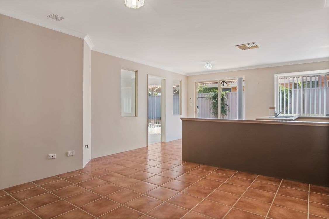 60 Combewood Loop, CARRAMAR, WA 6031, Carramar - Thumbnail 4
