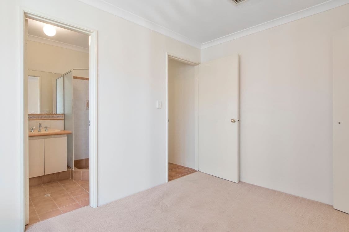 60 Combewood Loop, CARRAMAR, WA 6031, Carramar - Thumbnail 7