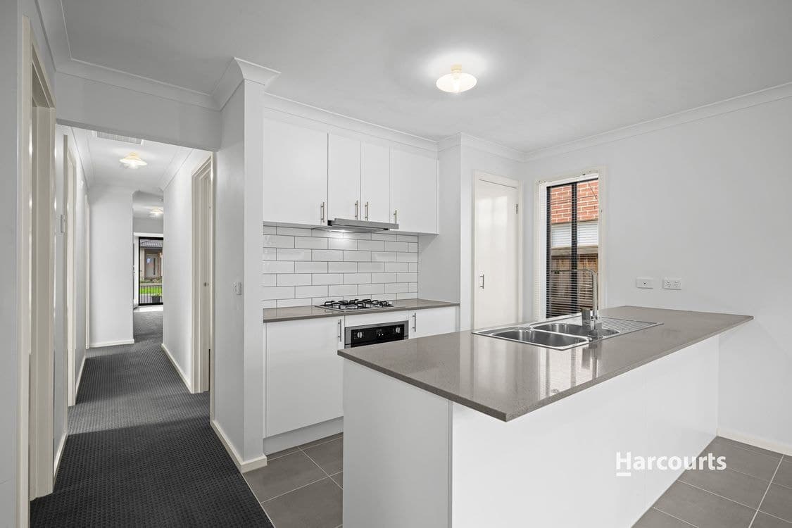 11 Newbury Street, Pakenham, VIC 3810, Pakenham - Thumbnail 3