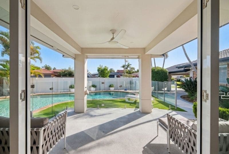 7 Bon Aire Court, Clear Island Waters - Thumbnail 2