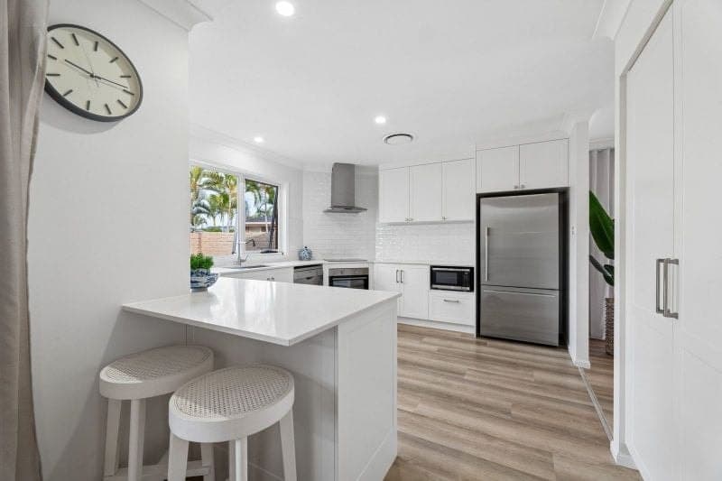 7 Bon Aire Court, Clear Island Waters - Thumbnail 8