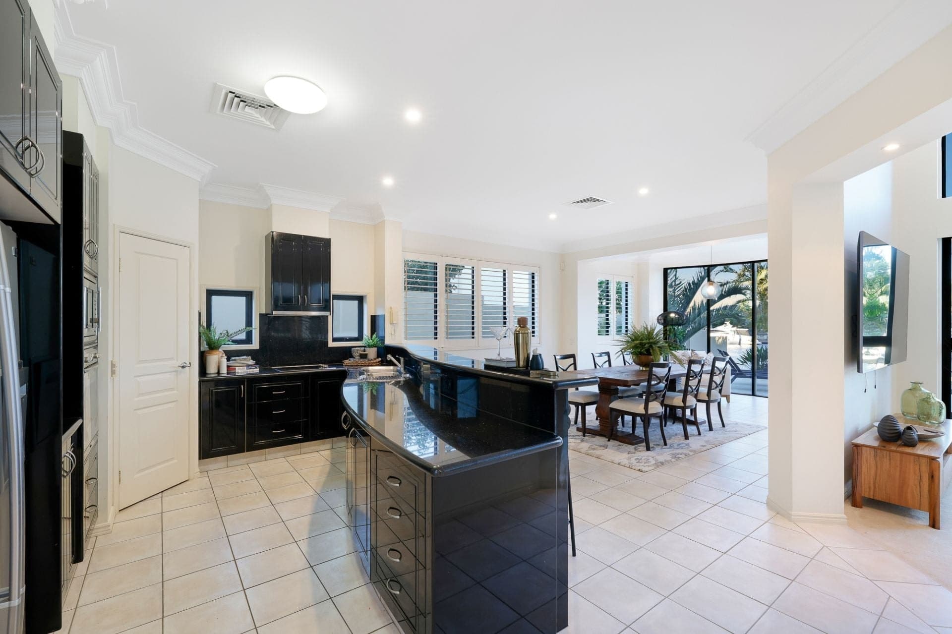 8 Excalibur Court, Sovereign Islands QLD 4216, Sovereign Islands - Thumbnail 4