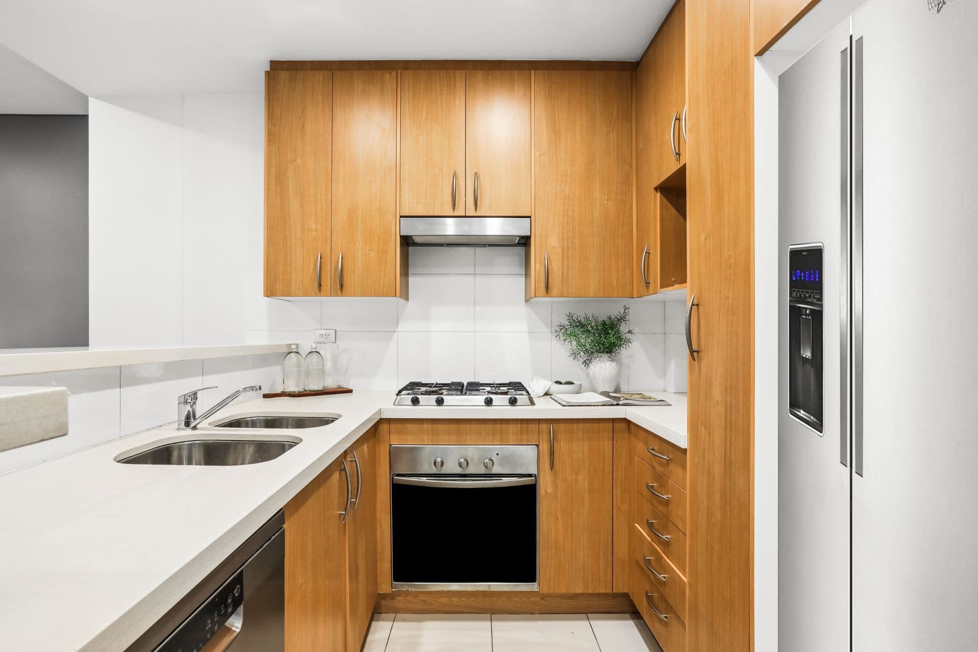 544/7 Crescent Street, Waterloo, Waterloo - Thumbnail 3