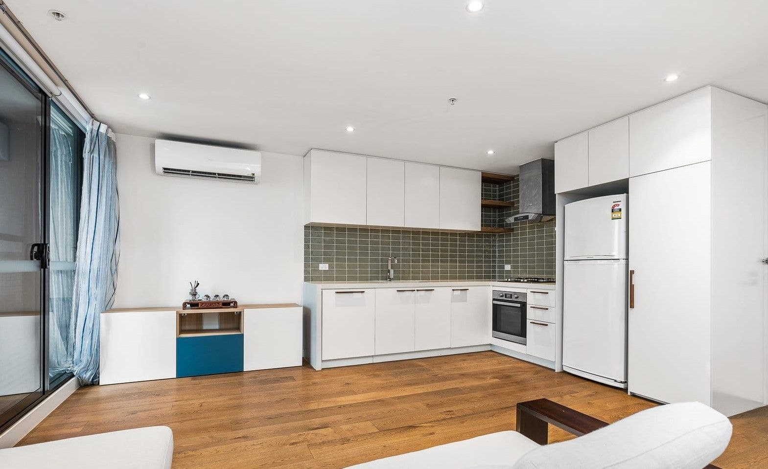 302/19-21 Poplar Street, Box Hill VIC 3128, Box Hill - Thumbnail 3