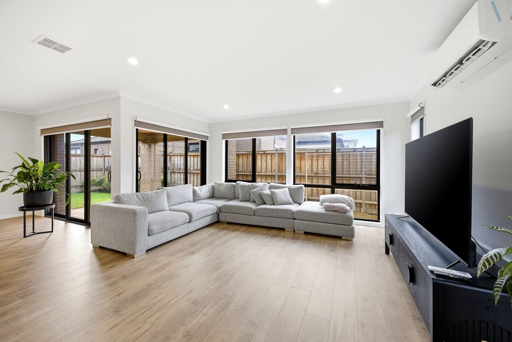 3 Acadia Road, Clyde North VIC 3978, Clyde North - Thumbnail 2