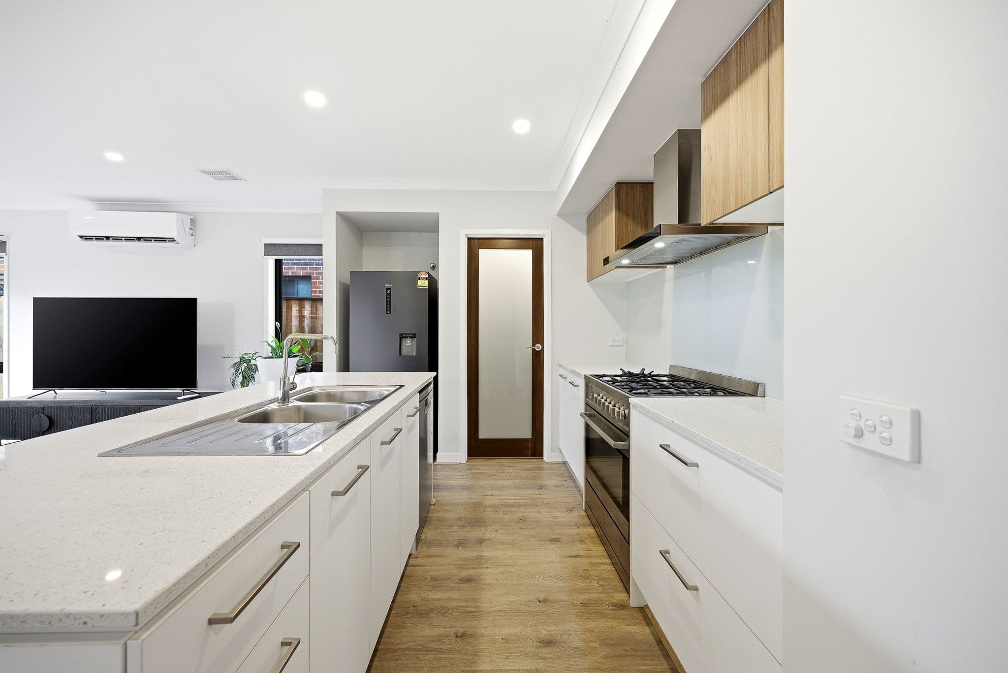 3 Acadia Road, Clyde North VIC 3978, Clyde North - Thumbnail 3