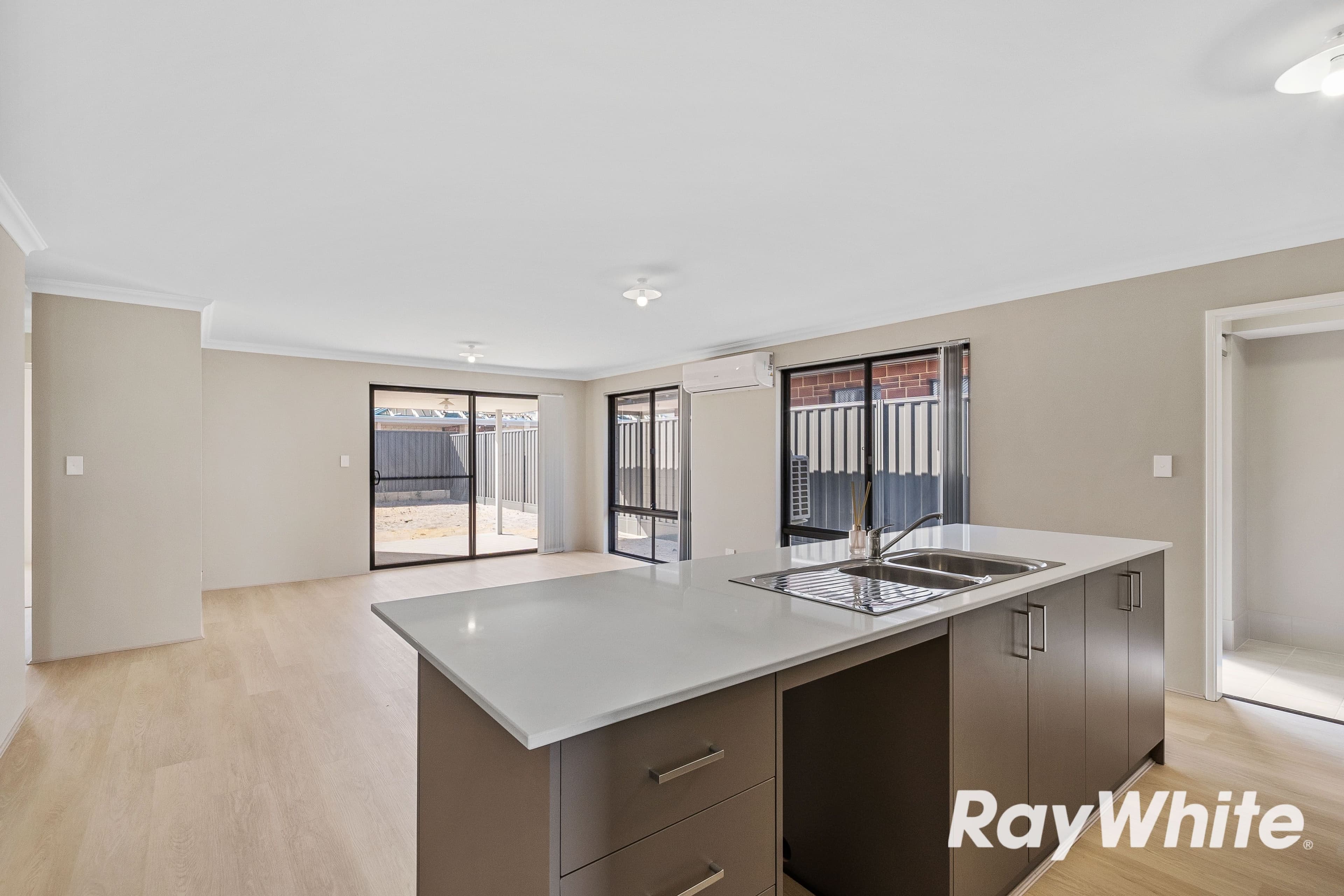 119 Alverstone Boulevard, Lakelands WA 6180, Lakelands - Thumbnail 4
