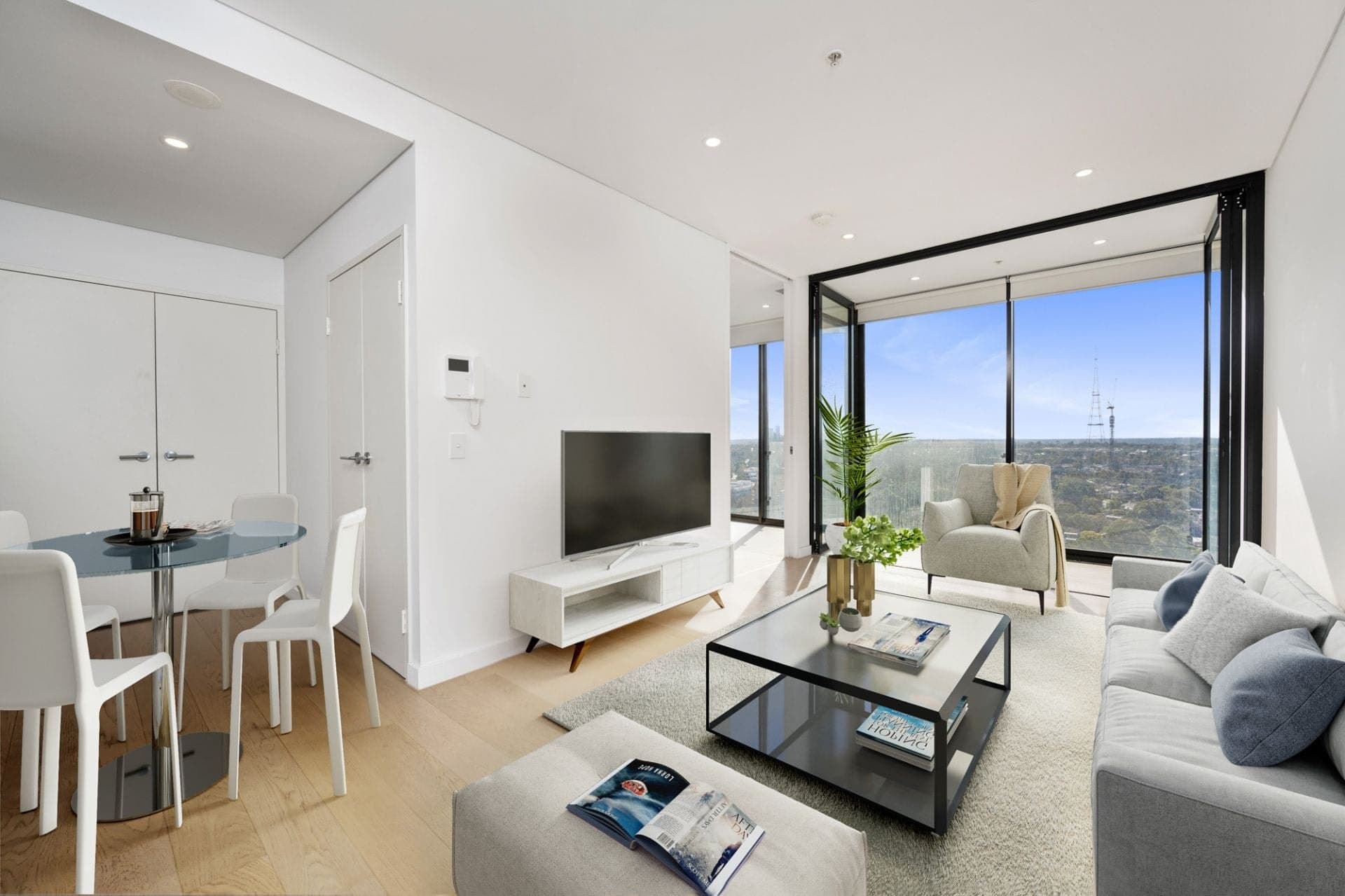 1311/10 Atchinson Street, St Leonards, St Leonards - Thumbnail 2