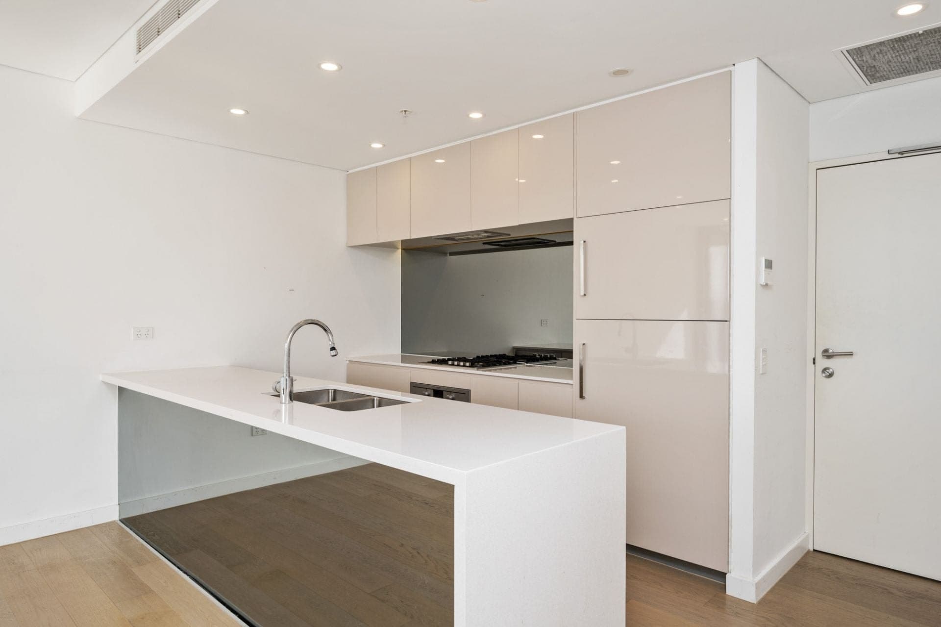 1311/10 Atchinson Street, St Leonards, St Leonards - Thumbnail 3