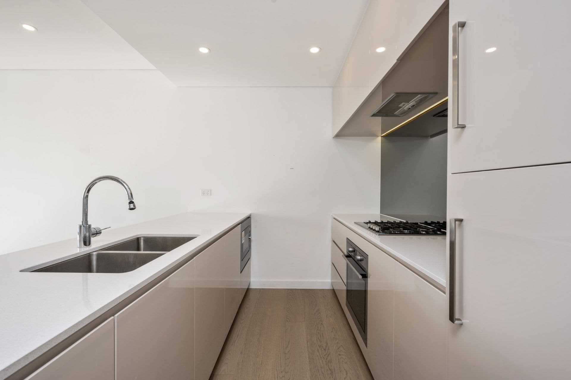 1311/10 Atchinson Street, St Leonards, St Leonards - Thumbnail 4