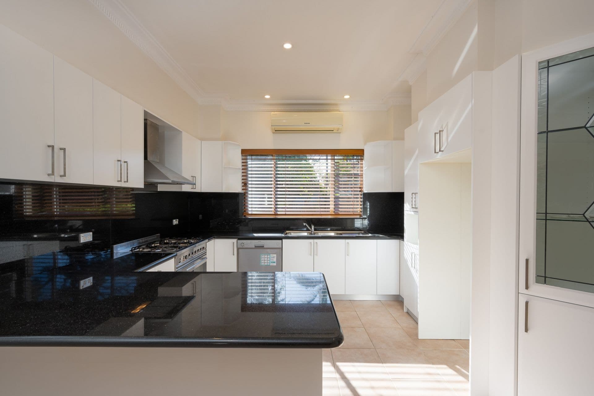 9 Inglethorpe Avenue, Kensington, Kensington - Thumbnail 4
