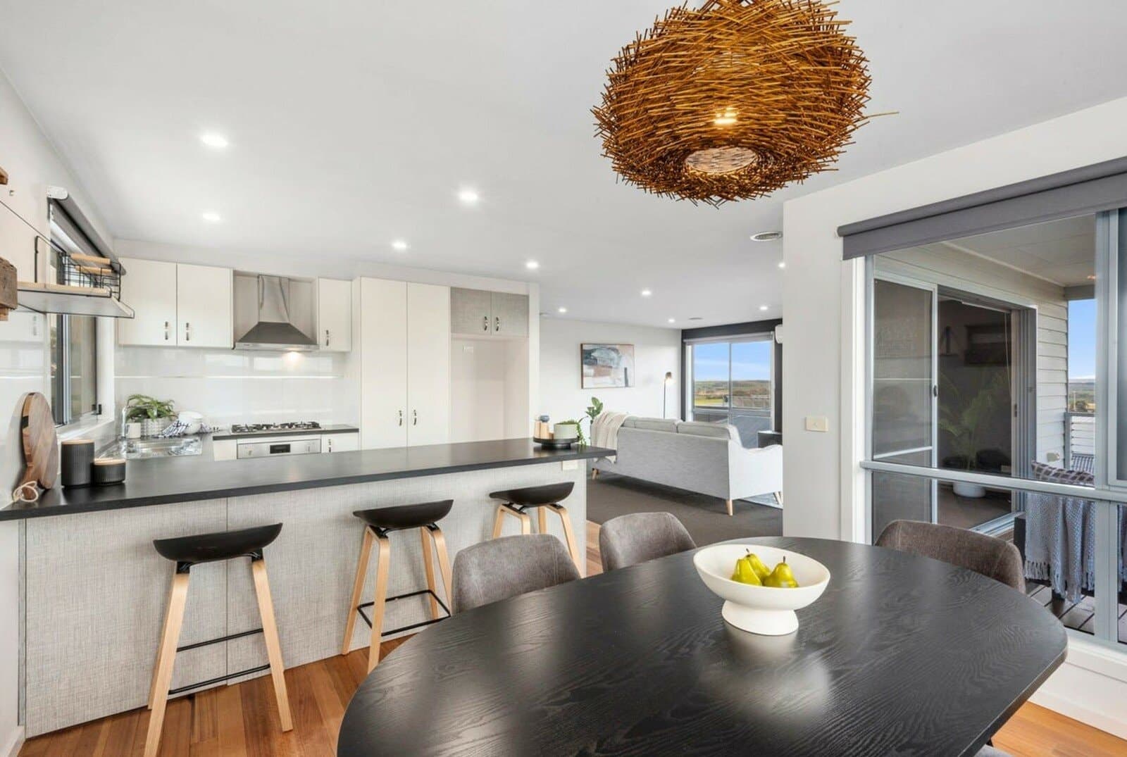 63 Stoneleigh Crescent, HIGHTON, Highton - Thumbnail 4
