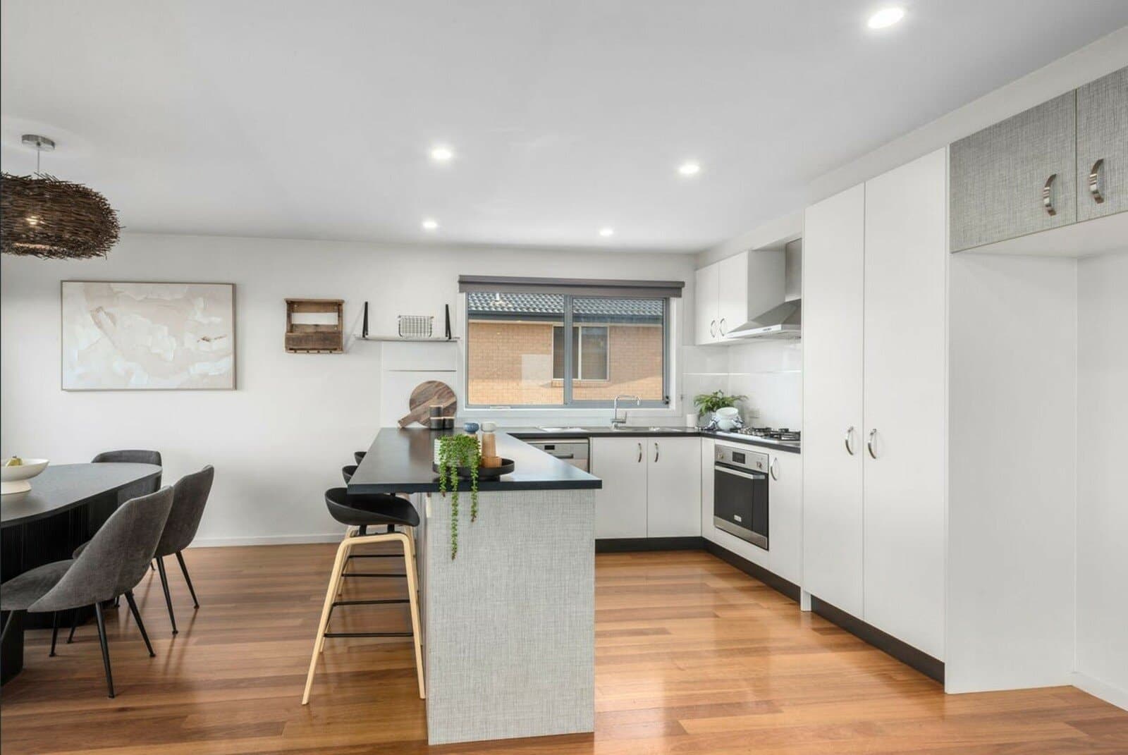 63 Stoneleigh Crescent, HIGHTON, Highton - Thumbnail 5