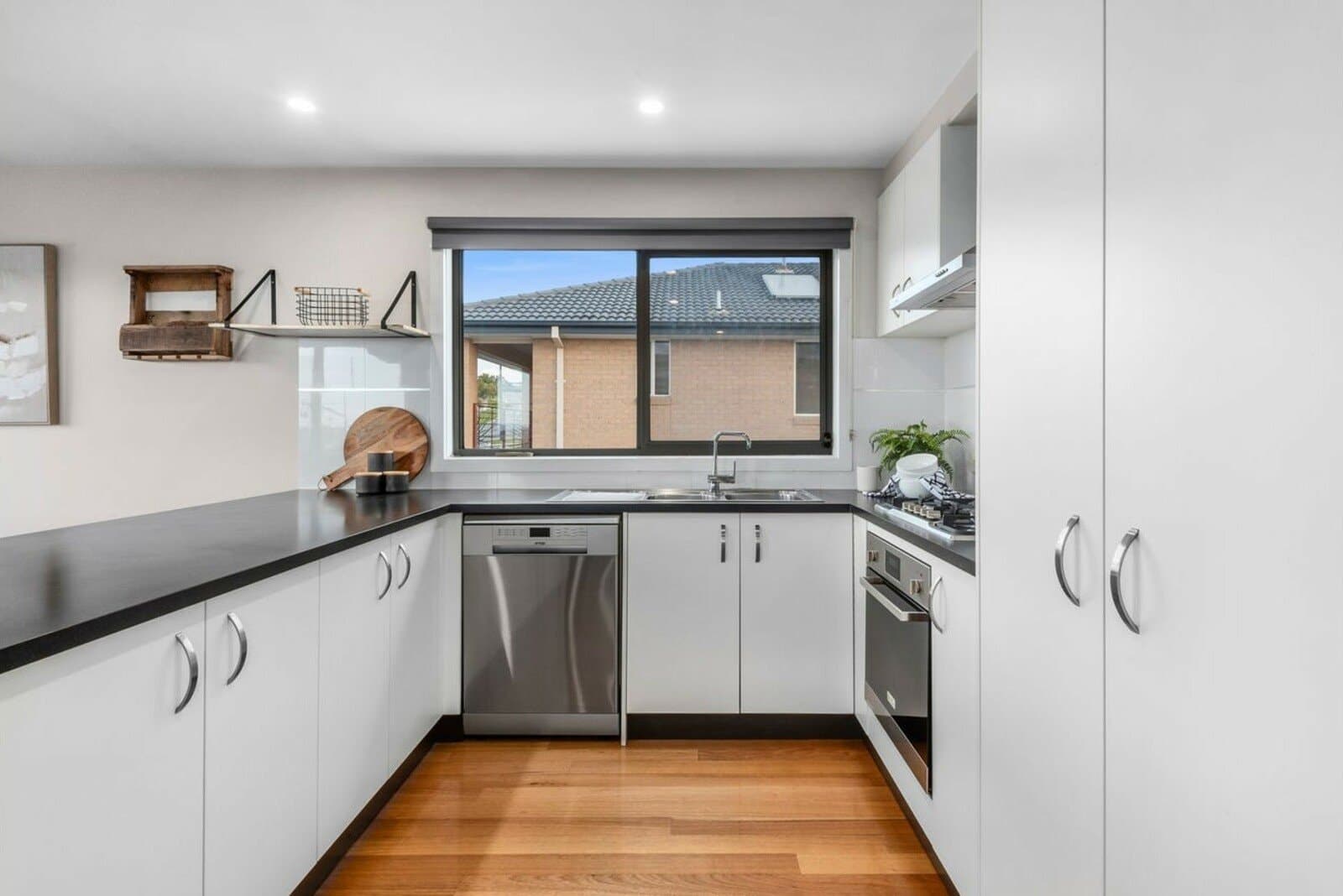 63 Stoneleigh Crescent, HIGHTON, Highton - Thumbnail 6