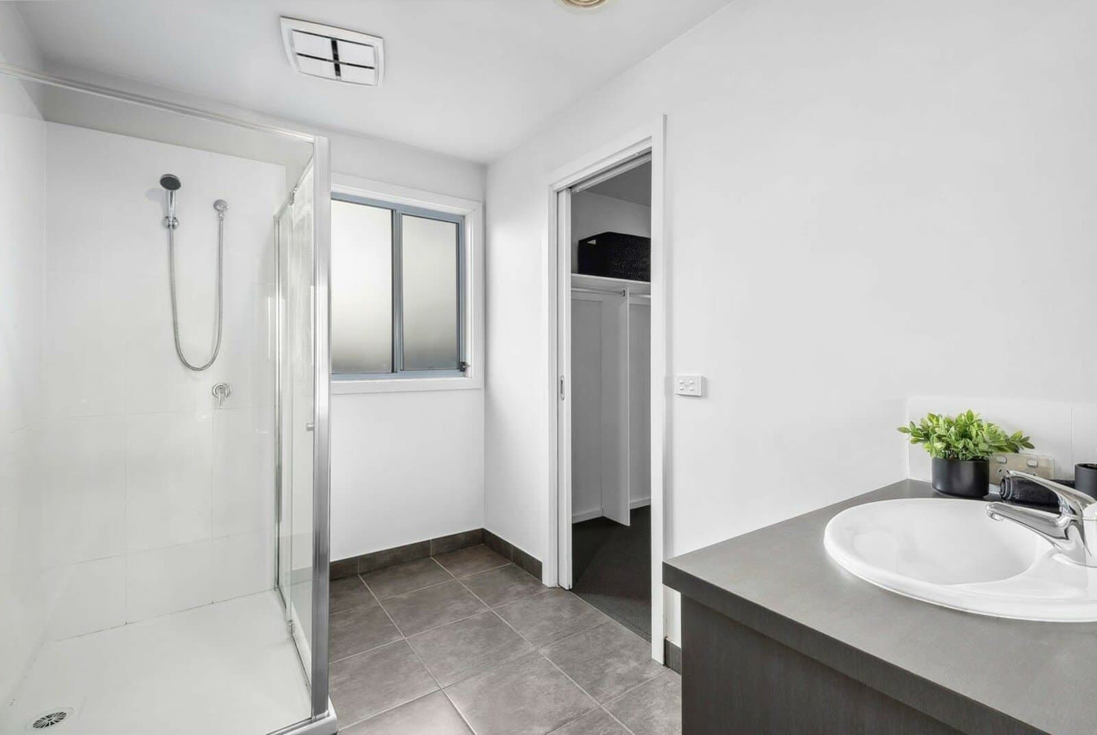 63 Stoneleigh Crescent, HIGHTON, Highton - Thumbnail 8
