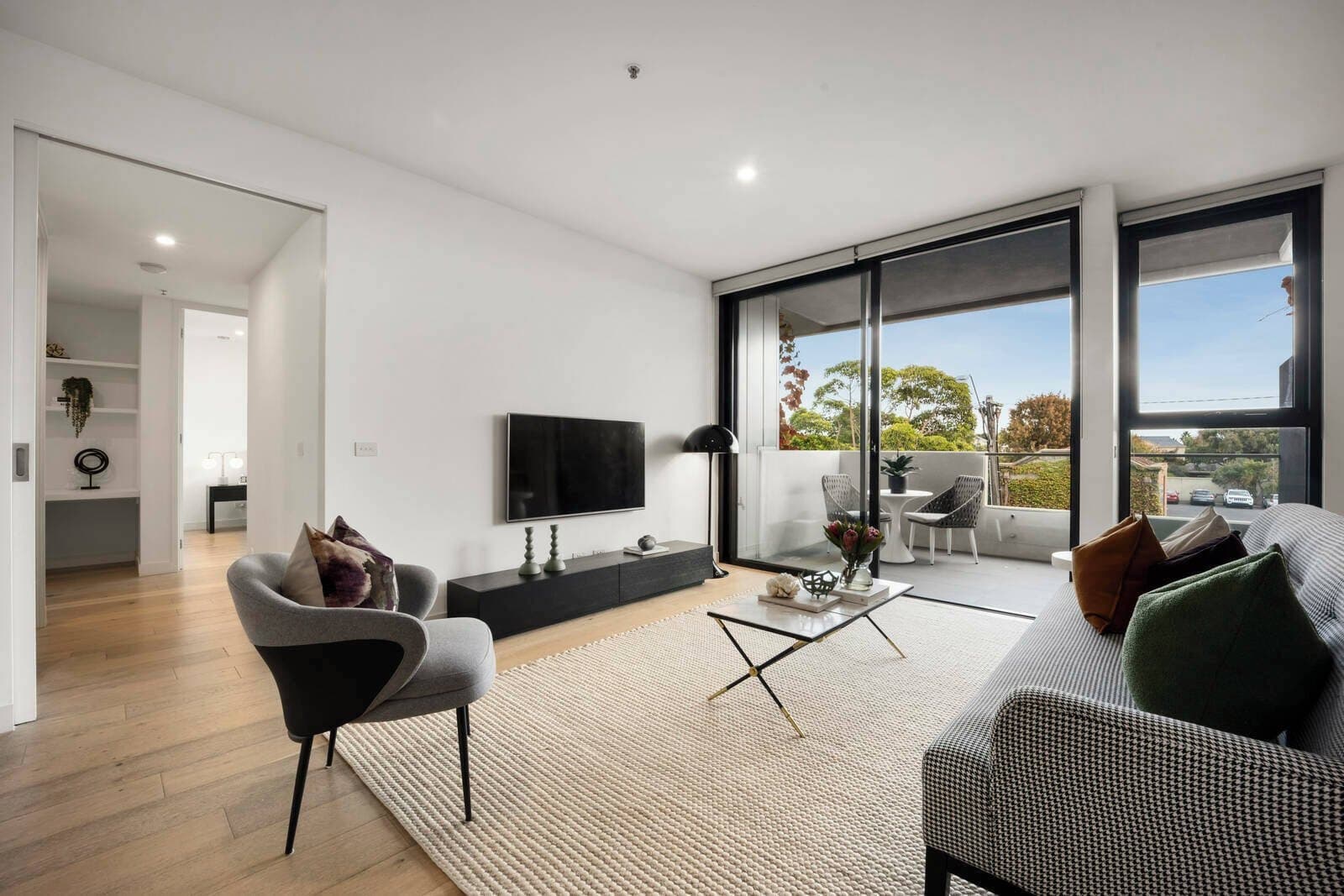 102/2 Well Street, Brighton, Brighton - Image 1