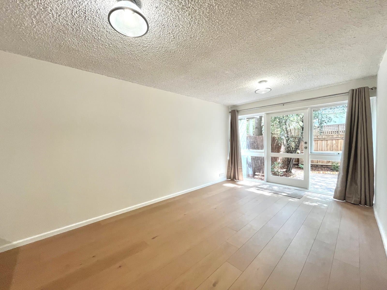 2/8-10 Summerhill Road, Glen Iris, Glen Iris - Thumbnail 2