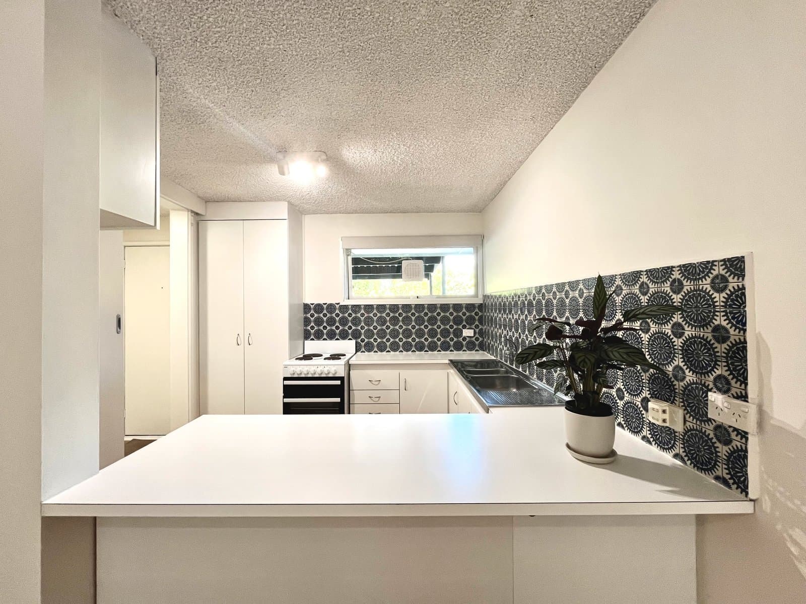 2/8-10 Summerhill Road, Glen Iris, Glen Iris - Thumbnail 3