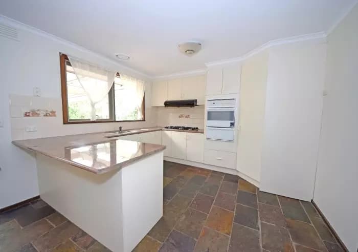 24 Radleigh Drive, Wheelers Hill, VIC, Wheelers Hill - Thumbnail 4