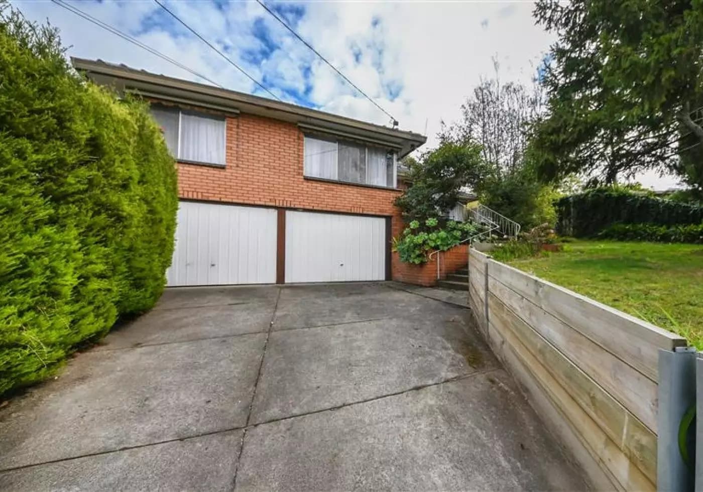 27 Fairway Avenue, Mount Waverley, VIC, Mount Waverley - Thumbnail 2