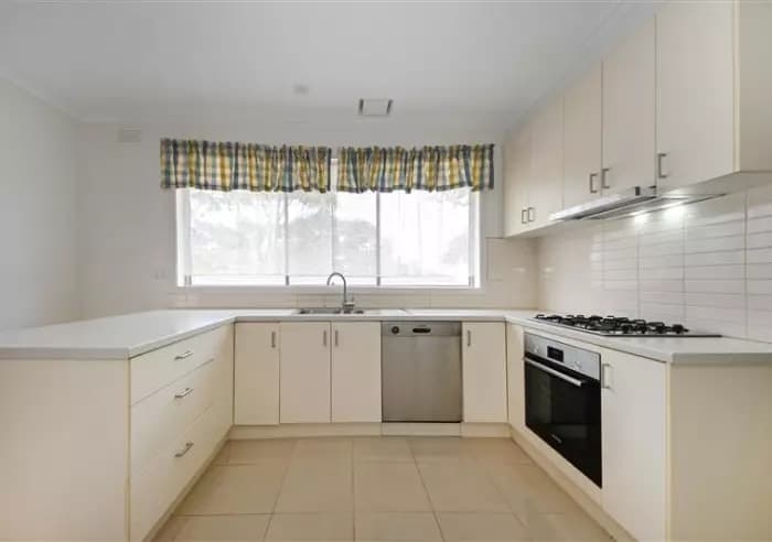 27 Fairway Avenue, Mount Waverley, VIC, Mount Waverley - Thumbnail 3