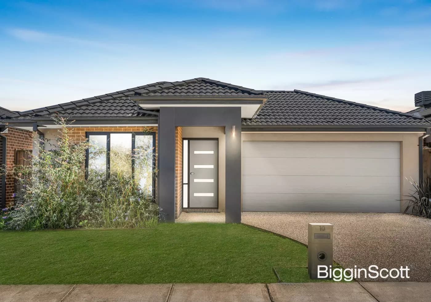 10 Dewhurst Circuit, Cranbourne East, VIC, Cranbourne East - Thumbnail 2