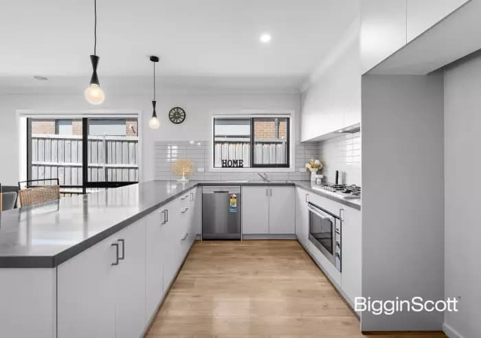 10 Dewhurst Circuit, Cranbourne East, VIC, Cranbourne East - Thumbnail 4