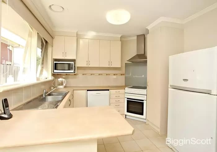 5 Crusader Crescent, Glen Waverley, VIC, Glen Waverley - Thumbnail 3