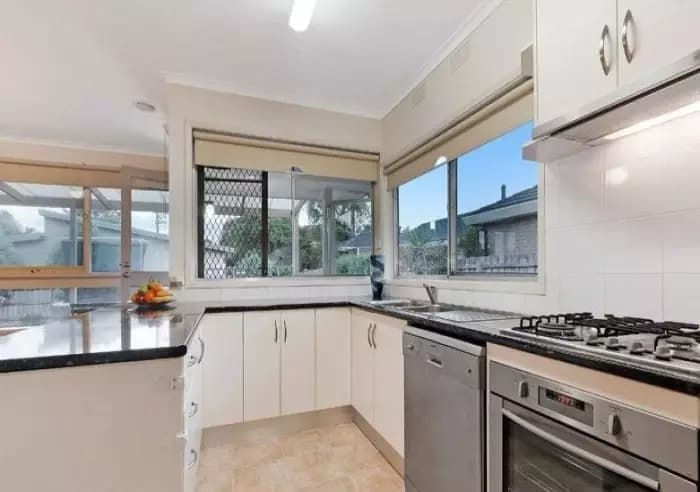 18 Thompson Street, Glen Waverley, VIC, Glen Waverley - Thumbnail 3