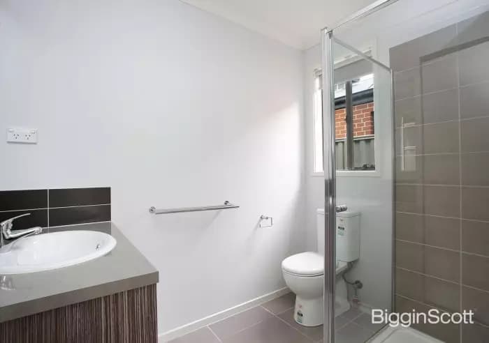 8 Heales Road, Cranbourne East, VIC, Cranbourne East - Thumbnail 4