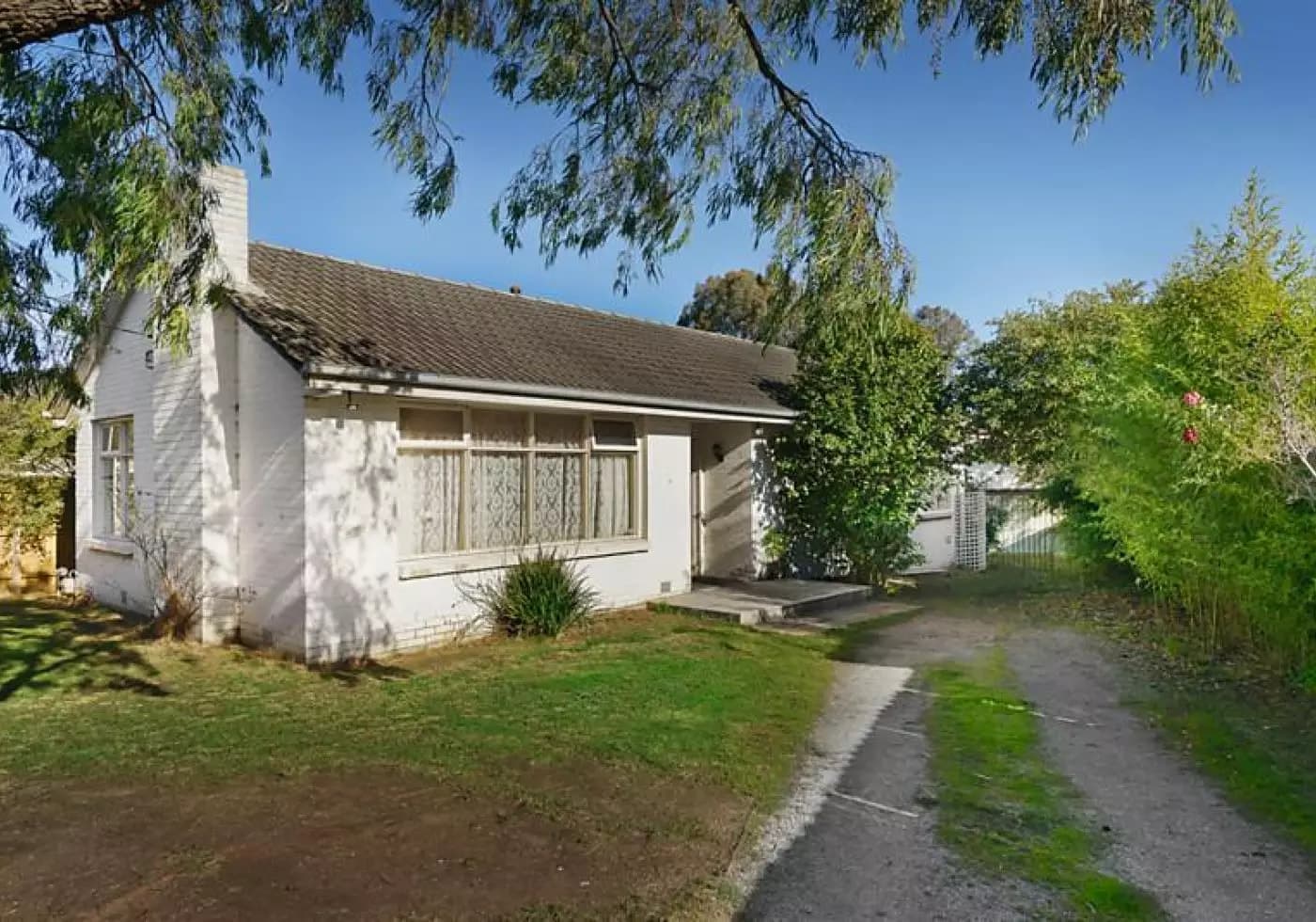 37 Hillview Avenue, Mount Waverley, VIC, Mount Waverley - Thumbnail 2