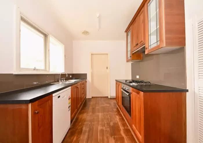 37 Hillview Avenue, Mount Waverley, VIC, Mount Waverley - Thumbnail 3