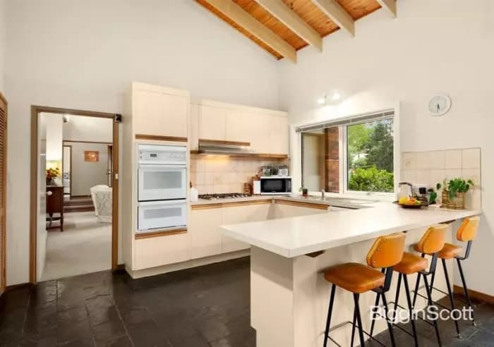 18 Meredith Avenue, Templestowe, VIC, Templestowe - Thumbnail 4
