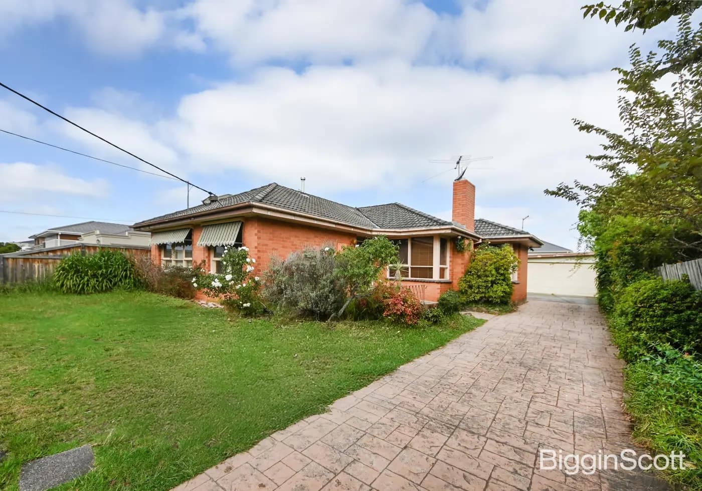 27 Joan Crescent, Burwood, VIC, Burwood - Thumbnail 2