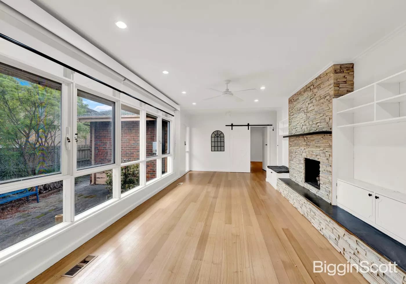 26 Mayfield Drive, Mount Waverley, VIC, Mount Waverley - Thumbnail 2