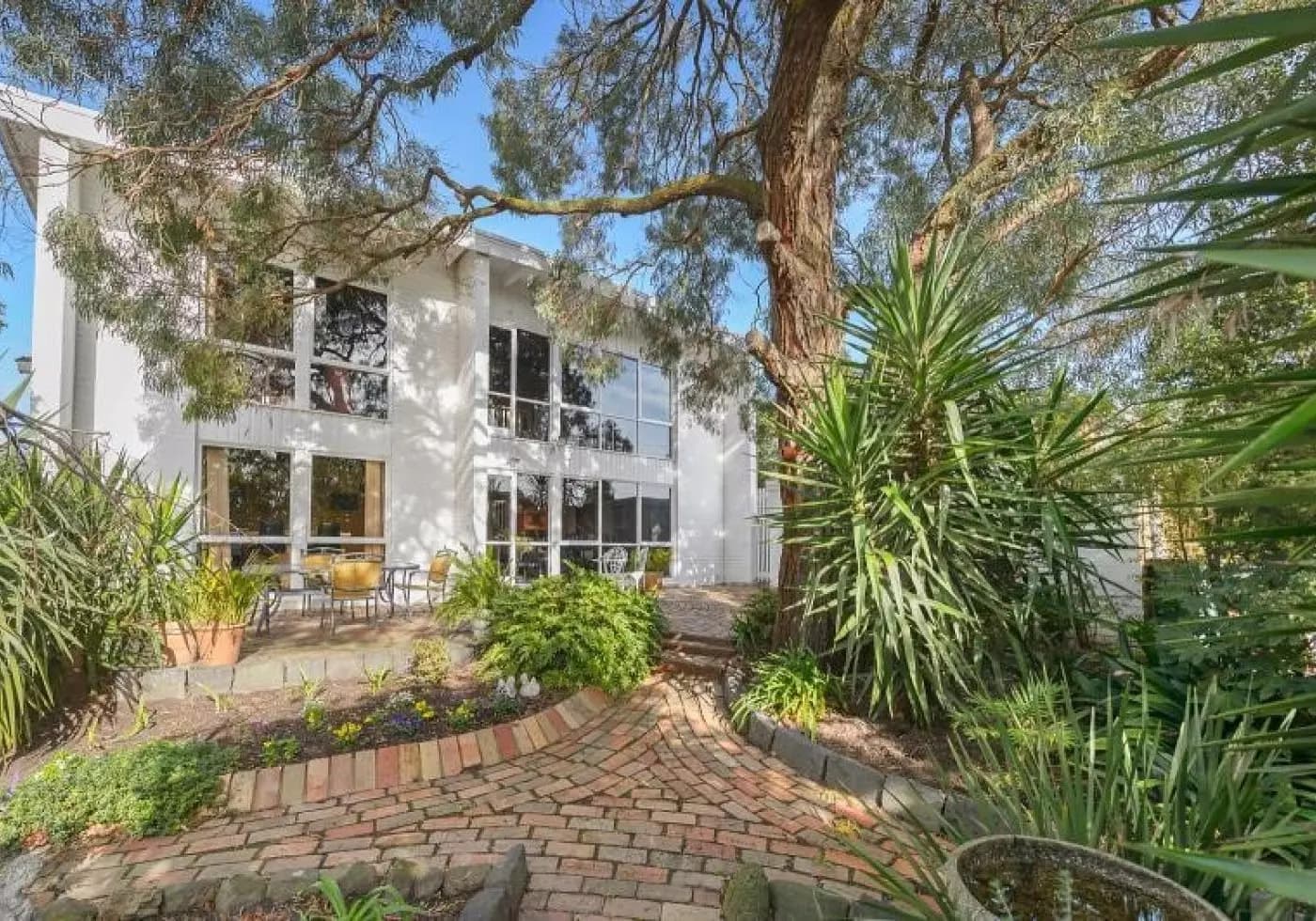 15 Lemana Crescent, Mount Waverley, VIC, Mount Waverley - Thumbnail 2