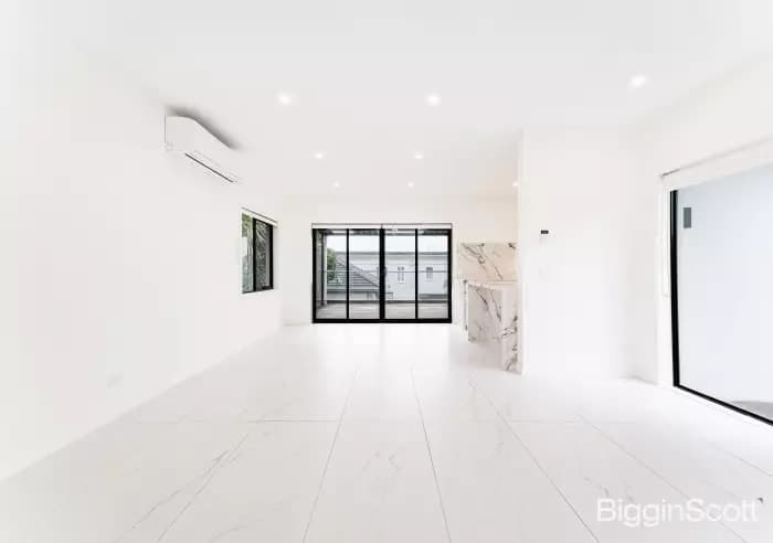 202 Warrigal Road, Camberwell, VIC, Camberwell - Thumbnail 3
