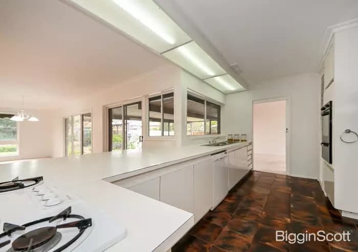 17 Mackellar Avenue, Wheelers Hill, VIC, Wheelers Hill - Thumbnail 3